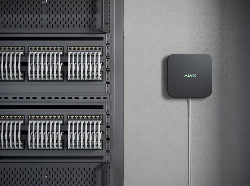 Сетевой видеорегистратор Ajax NVR DC black, 8 каналов, 12V, черный 000055794 фото