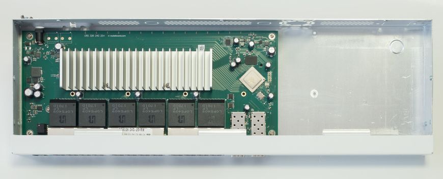 Комутатор MikroTik Cloud Router Switch MikroTiK CRS326-24G-2S+RM CRS326-24G-2S+RM фото